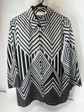 Alfred Dunner Black and White Geometric-Print Button Front Blouse 3544